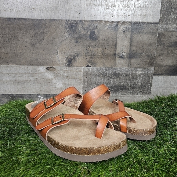 Time and Tru Sandals - Picture 2 of 7